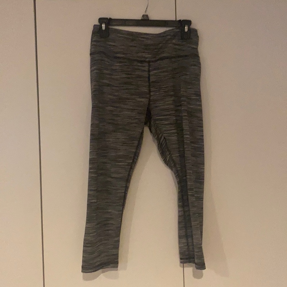 Grey leggings size M capri length